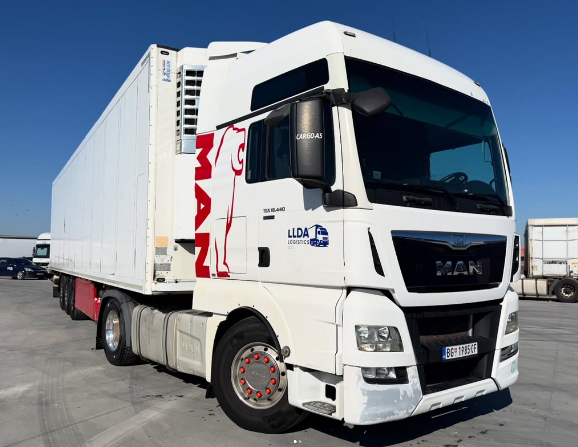 Kamion hladnjača kompanije LLDA Logistics